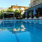 Hotel Santana 3*